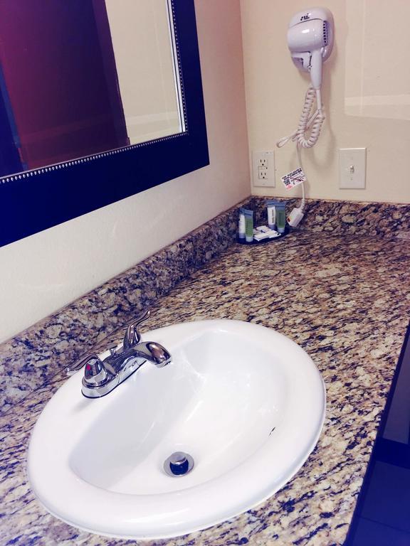 Texan Inn And Suites Tilden Habitación foto