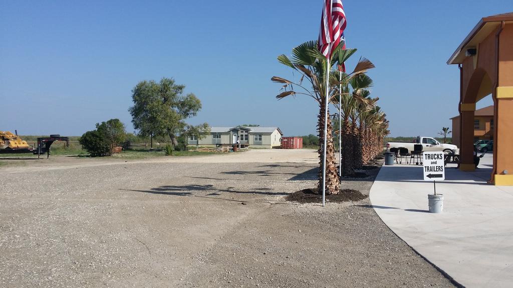 Texan Inn And Suites Tilden Exterior foto